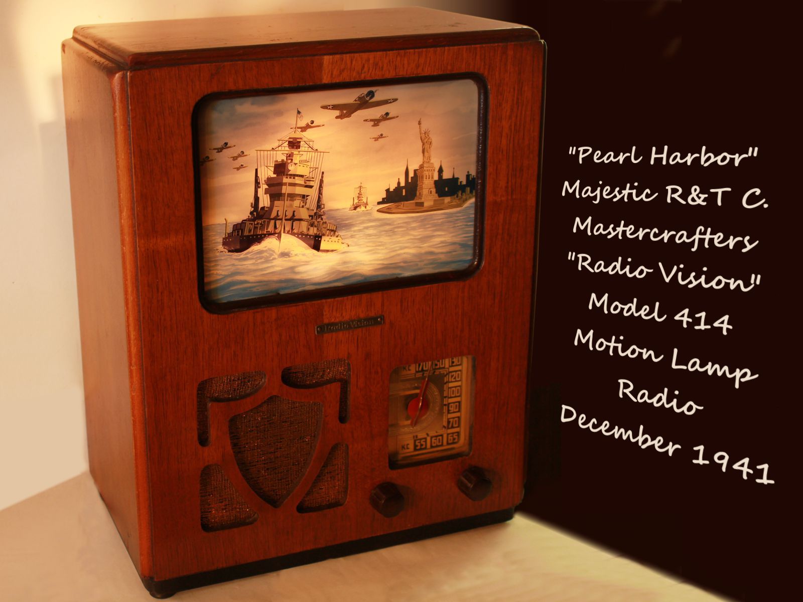 1941 Limited Edition WWII themed Motion Lamp Radio 